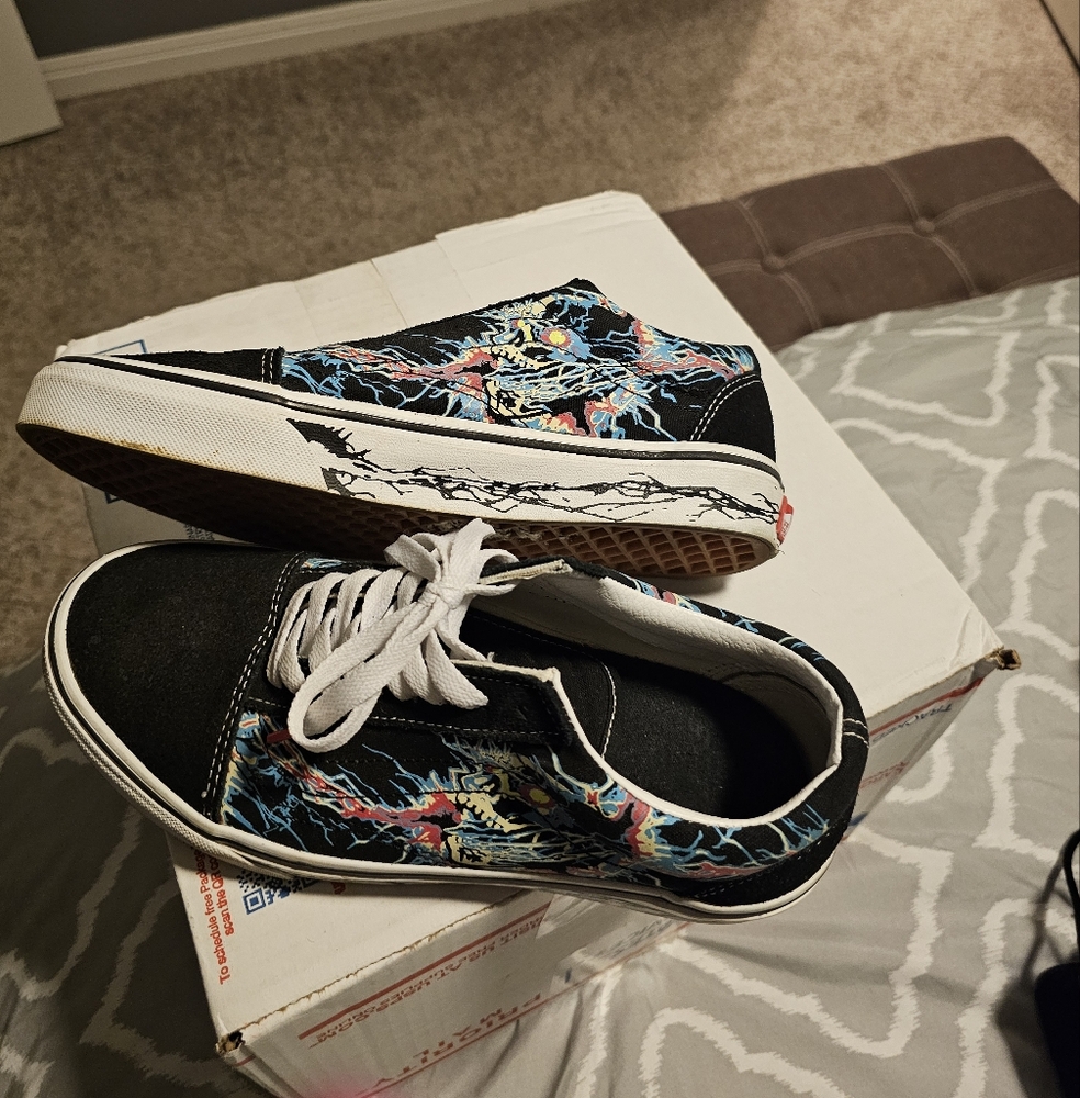 The Vans "Old Skool Zap Low Glow in the Dark Skull" sneakers
